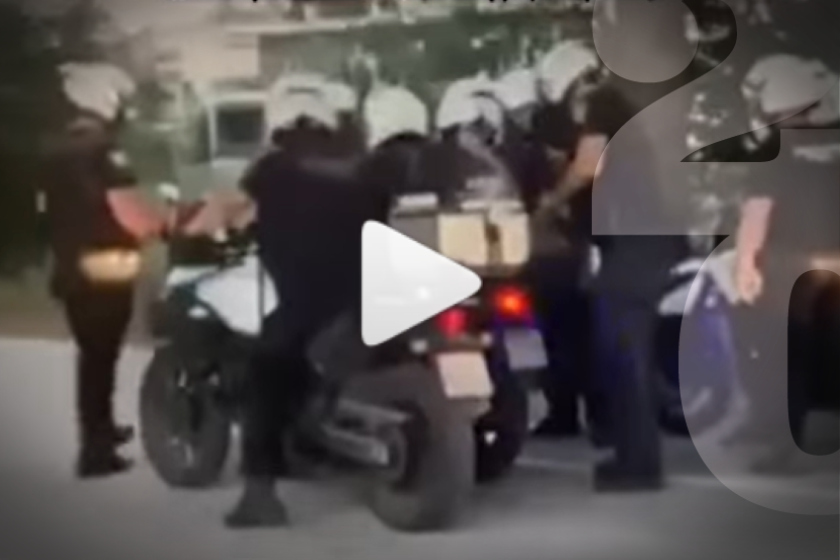 Οδηγία αστυνομικού έξω από την Περιφέρεια Θεσσαλίας: «Θα μπούμε μέσα στον κόσμο, θα πέσει ξύλο» (video)