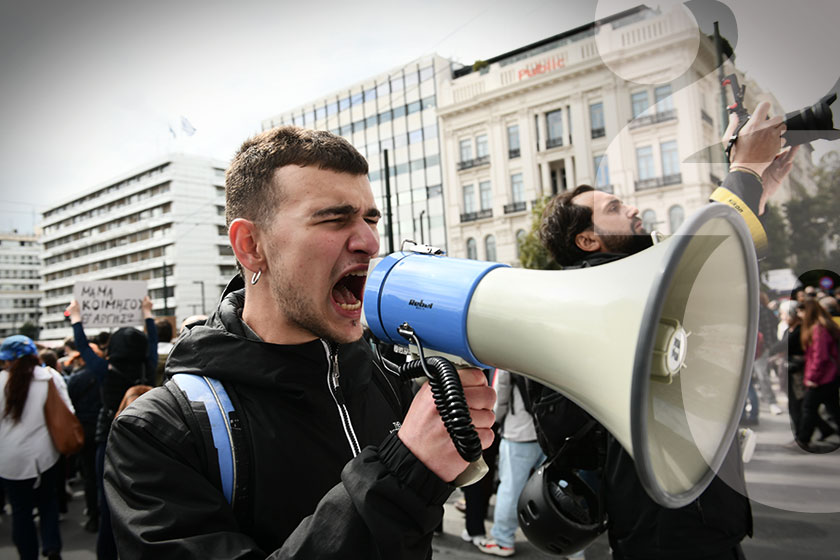 Έρευνα Eteron: Τι πιστεύουν οι νέοι για την ελληνική πραγματικότητα