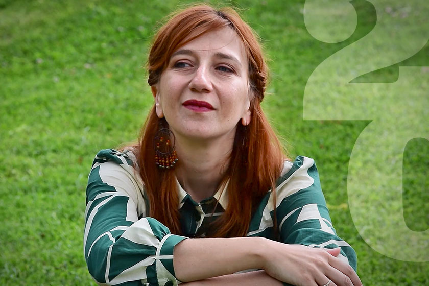 Η Μαρία Παπαγεωργίου αγαπά να τραγουδά σε ανθρώπους καθισμένους στα γρασίδια (video interview)