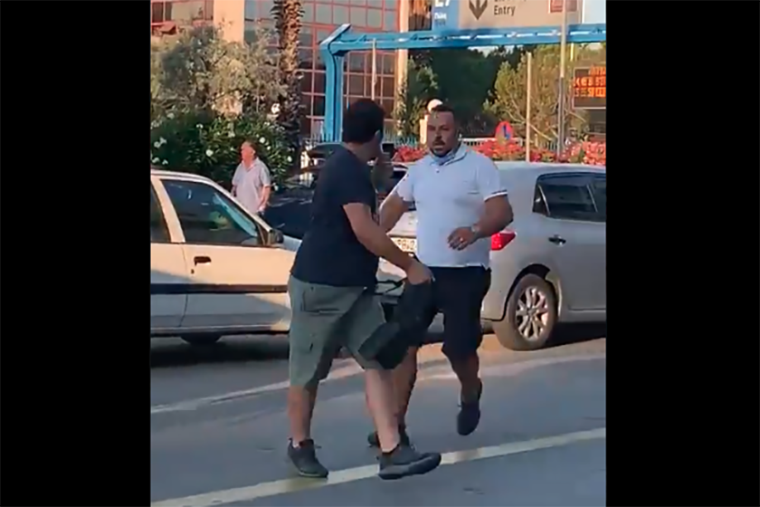 Εικονολήπτης του ΣΚΑΙ επιτίθεται και χτυπάει πολίτη στο λιμάνι του Πειραιά - Σφοδρές αντιδράσεις στο Twitter (video)