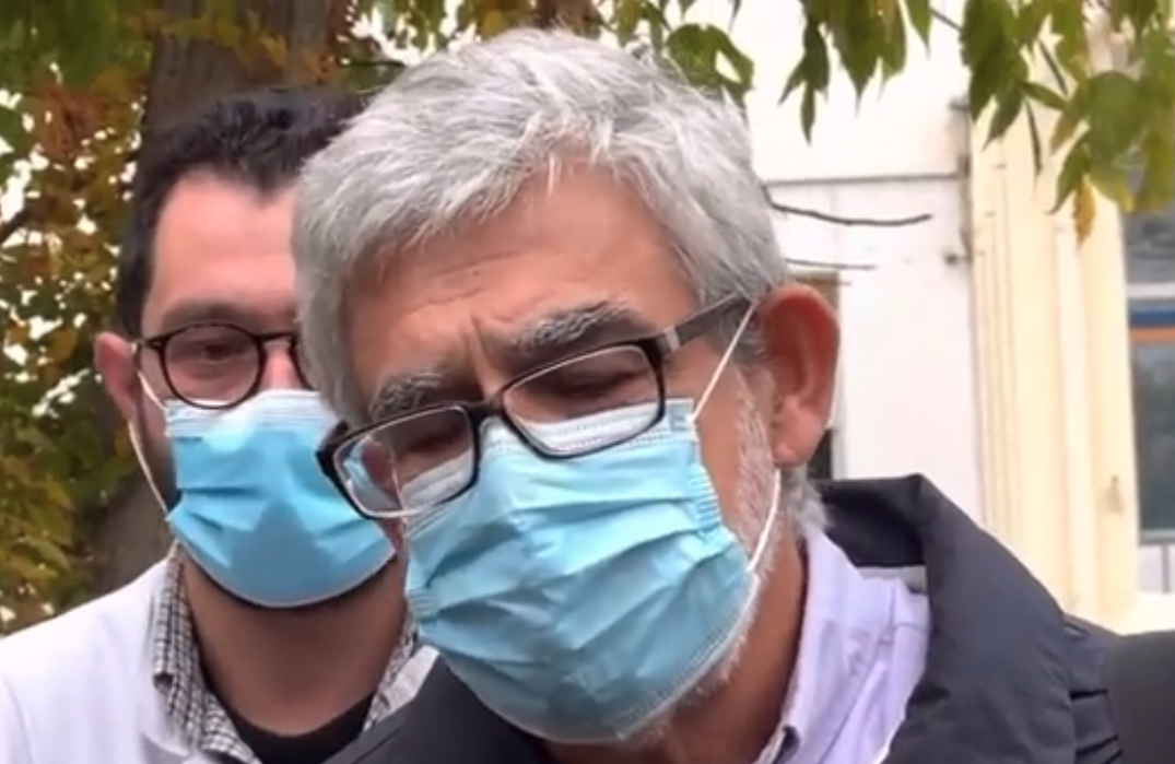 Κατέρρευσε μπροστά στις κάμερες ο Διευθυντής της κλινικής Covid στη Λάρισα (video)