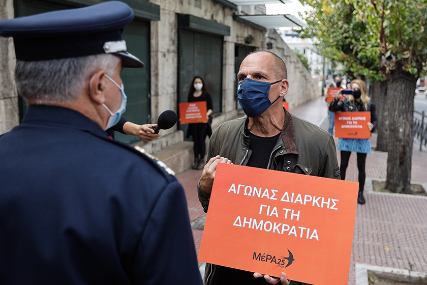 Κάλεσμα Βαρουφάκη σε ΣΥΡΙΖΑ - ΚΚΕ: «Να προστατεύσουμε την Δημοκρατία και τους πολίτες από την κυβέρνηση Μητσοτάκη-Χρυσοχοΐδη»