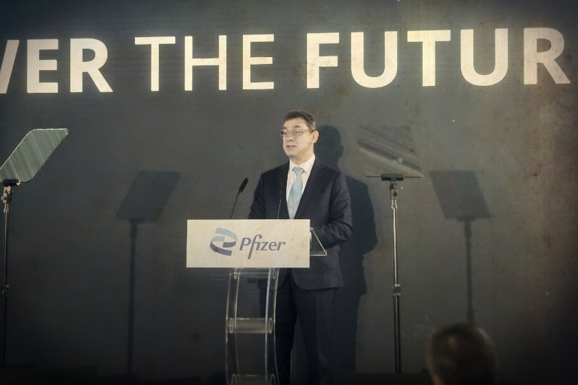 Reuters: Η Pfizer αναμένει την πανδημία να κρατήσει μέχρι το 2024