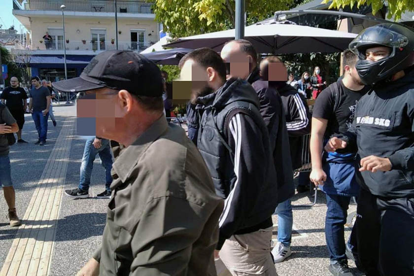 Θεσσαλονίκη: Δολοφονική επίθεση φασιστών σε μέλη της ΚΝΕ - 4 άτομα τραυματίες (video)