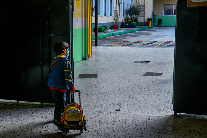 Νηπιαγωγός στο 2020mag.gr: «Αυτά που γίνονται στην Παιδεία θυμίζουν άλλες εποχές – Το υπουργείο μας απειλεί» 