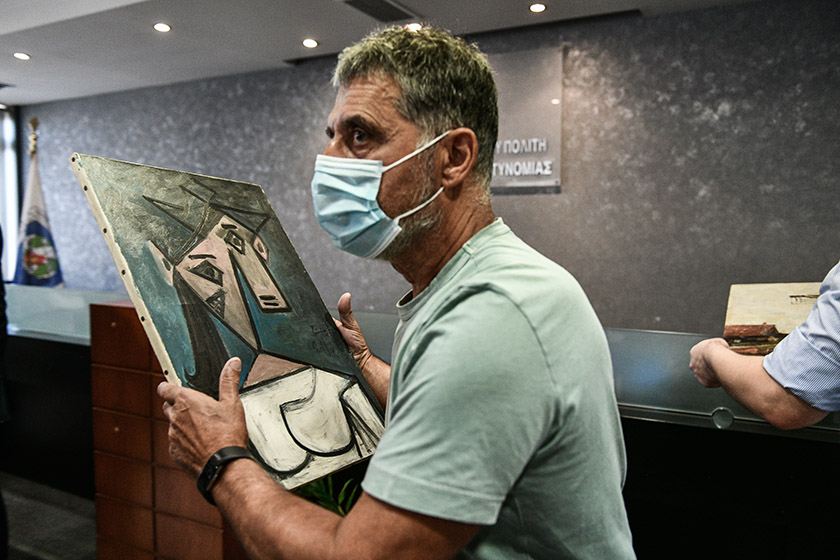 #Πικάσο: Σύμβουλος του Χρυσοχοΐδη και όχι αστυνομικός ο υπεύθυνος κακομεταχείρισης του πίνακα (εικόνες)