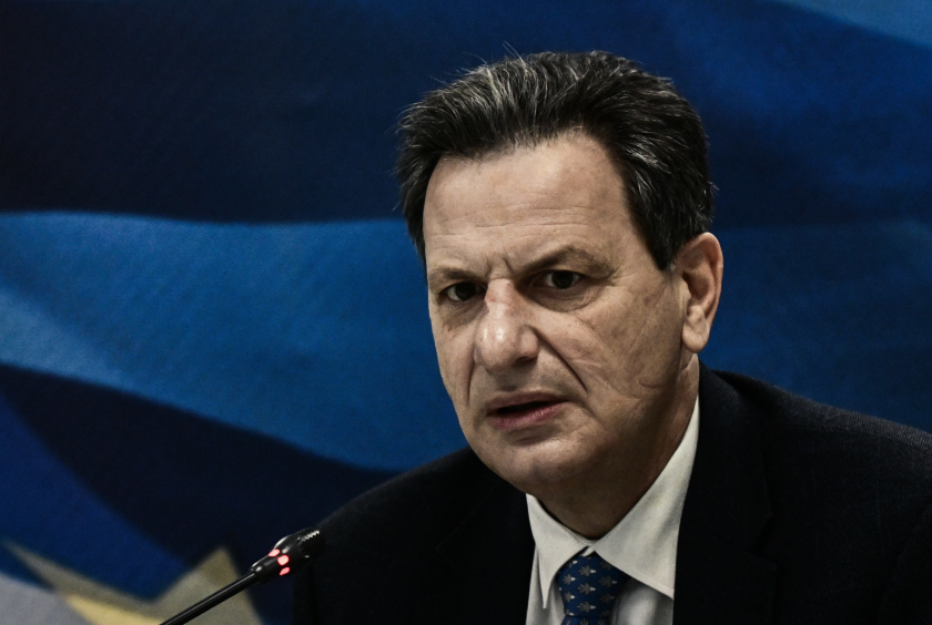 Απίστευτη δήλωση Σκυλακάκη: «Αν μειώσουμε τον ΦΠΑ θα επωφεληθούν οι τουρίστες εις βάρος των Ελλήνων» (video)
