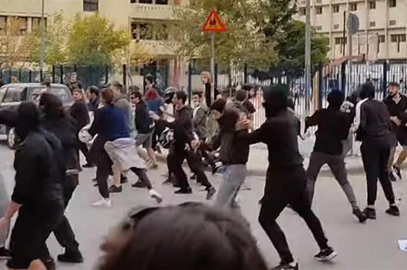 Θεσσαλονίκη: Φασιστική επίθεση με λοστούς, πέτρες και μαχαίρια σε σχολείο της Σταυρούπολης (video)