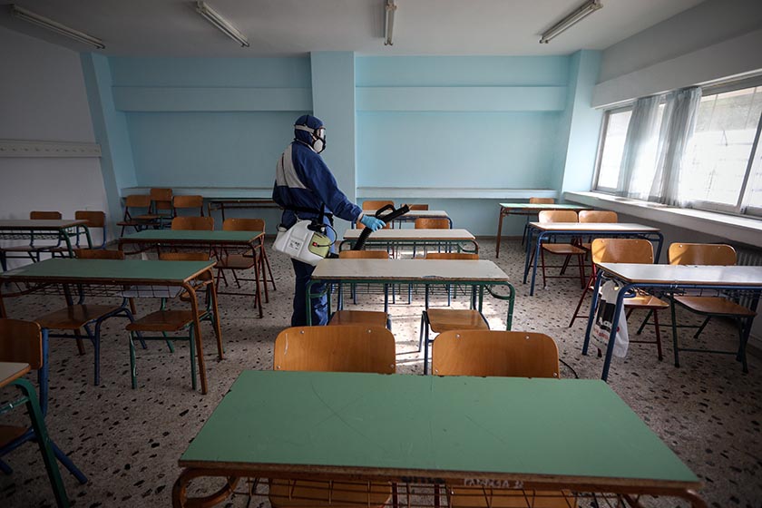 Στο έλεος του Κορωνοϊού και του υπουργείου Παιδείας οι μαθητές - Αύξηση 126% στα κρούσματα 