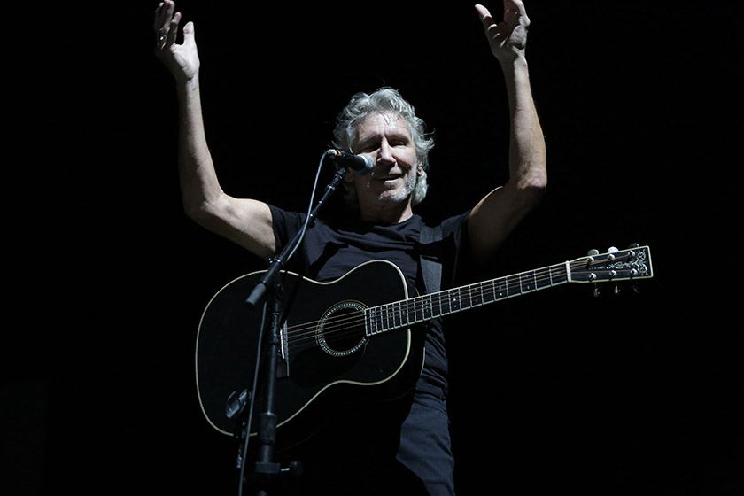 Roger Waters σε Zuckenberg: “Hey Mark, You are just another brick in the Wall”